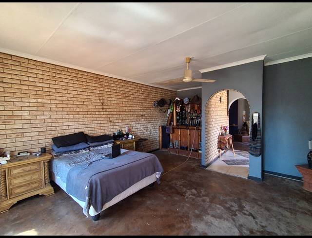 3 BEDROOM FREESTANDING FOR SALE IN STILFONTEIN EXT 4